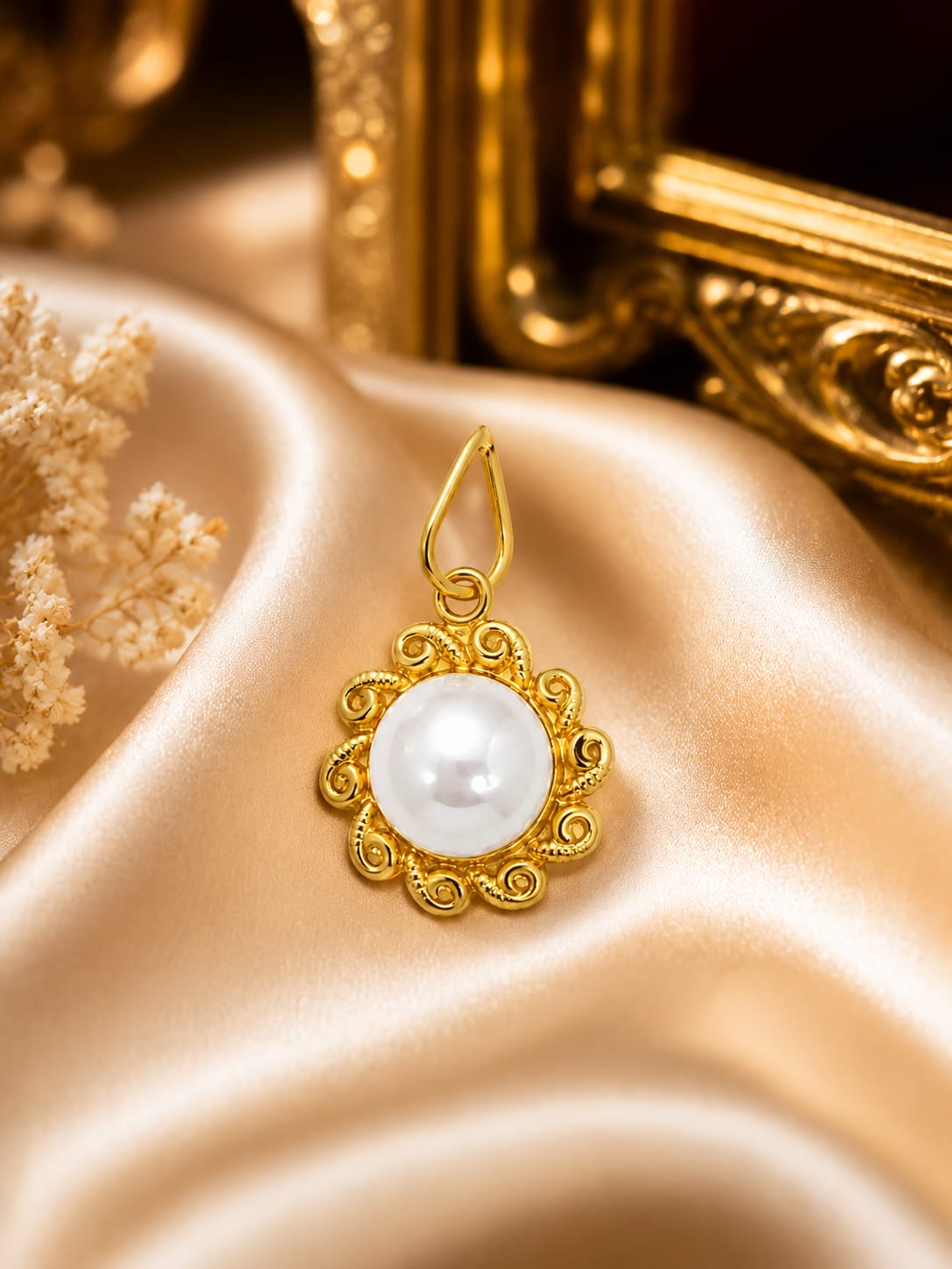 18K Gold Classic Pearl Floral Pendant