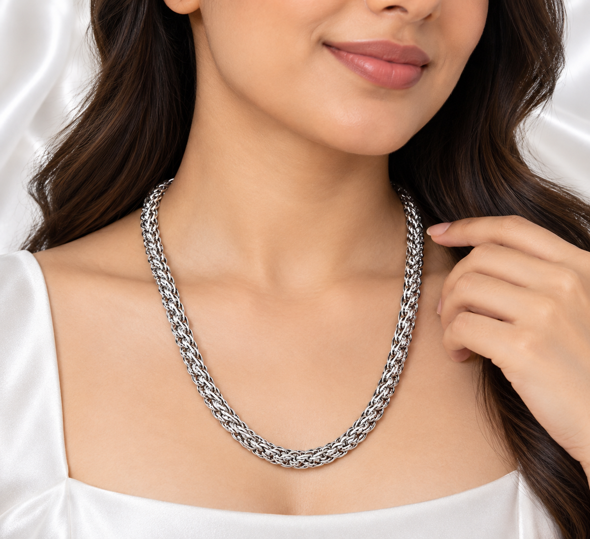 Elegant Silver Chain for Women – Classic Woven Link Necklace
