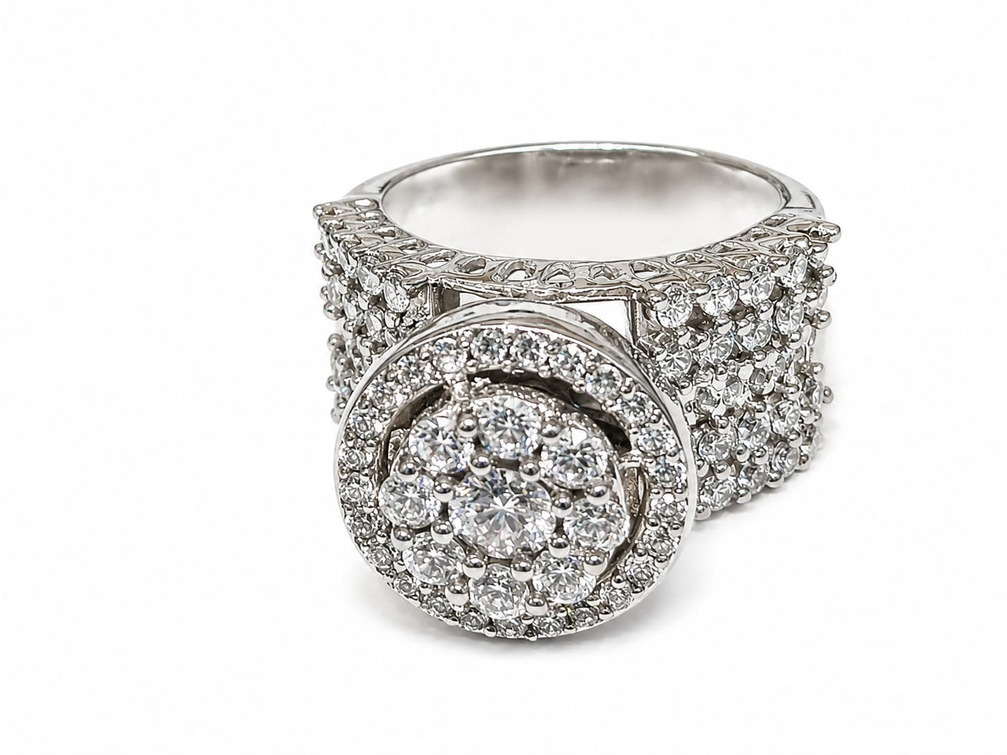 Luxury Round Halo Crystal Ring – Silver-Tone Iced-Out Statement Ring