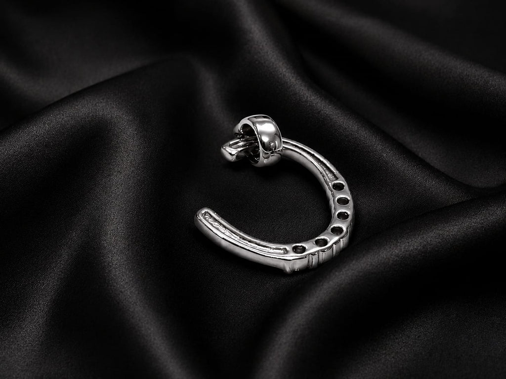 Elegant Silver-Tone Horseshoe Pendant Charm – Lucky Crystal Necklace Accessory